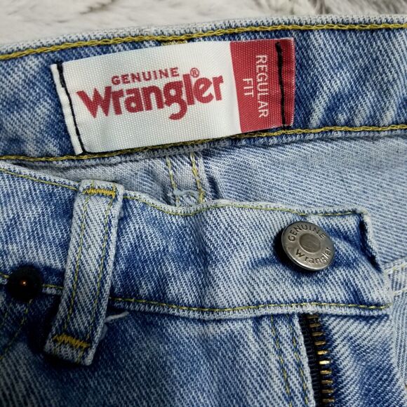 Wrangler Jeans Mens 33x34 Blue Regular Fit Straight Light Wash American Denim - Picture 9 of 13